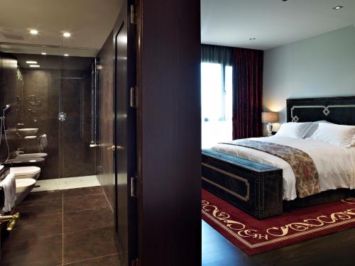 Habitación Doble Deluxe con vistas - 1 o 2 camas del hotel Castillo De Gorraiz and Spa. Foto 3