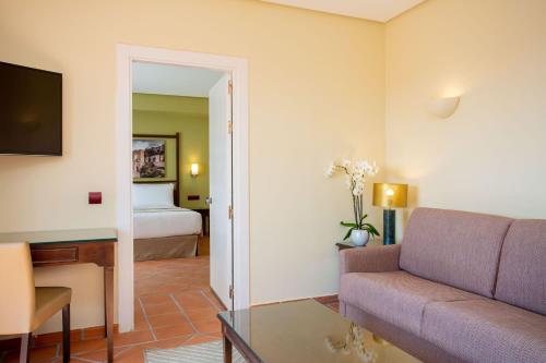Suite Junior del hotel Exe Layos Golf. Foto 4