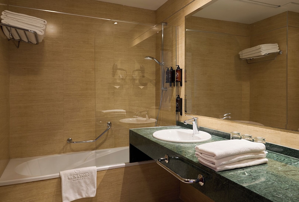 Habitación doble del hotel Senator Granada Spa. Foto 10