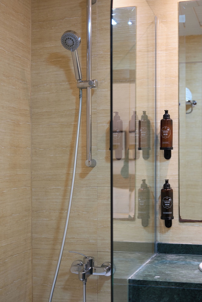 Habitación económica doble del hotel Senator Granada Spa. Foto 7