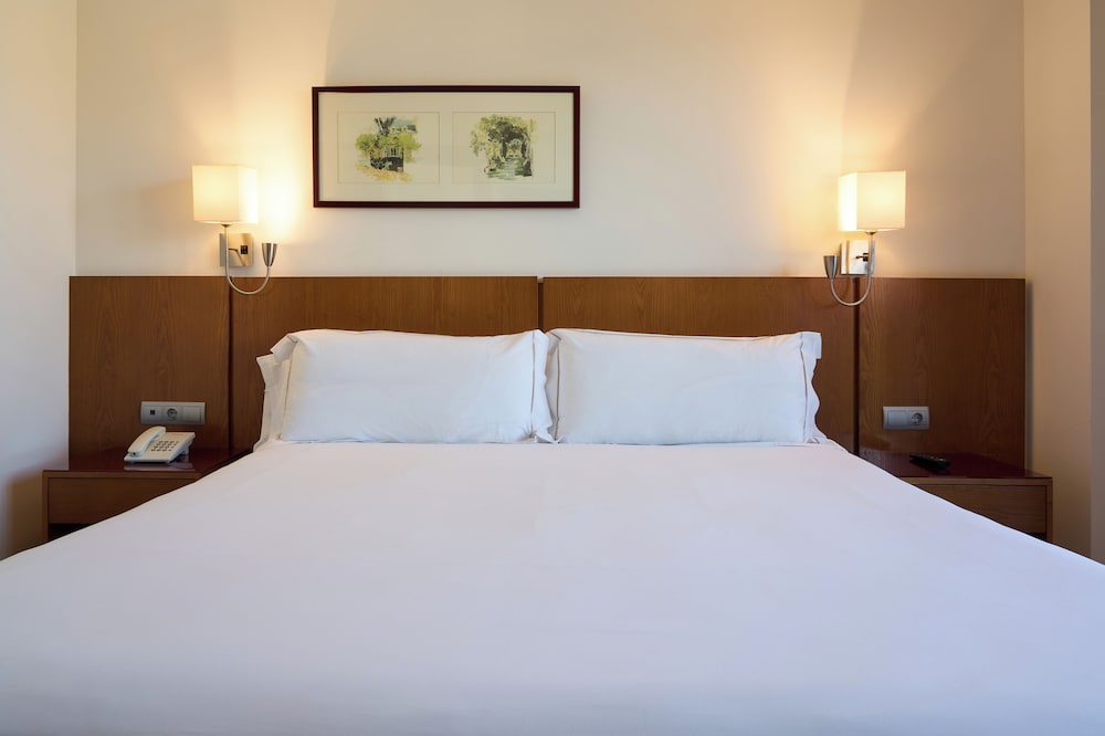 Habitación doble superior, 1 cama de matrimonio grande del hotel Senator Granada Spa. Foto 2