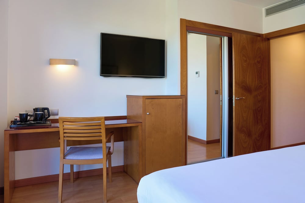 Habitación doble superior, 1 cama de matrimonio grande del hotel Senator Granada Spa. Foto 3