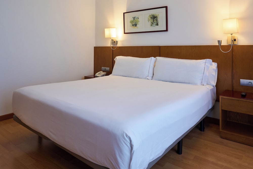 Habitación doble superior, 1 cama de matrimonio grande del hotel Senator Granada Spa. Foto 6