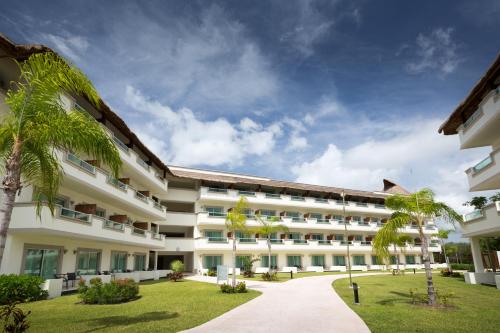 Deluxe con vistas parciales al mar del hotel Bluebay Grand Esmeralda All Inclusive