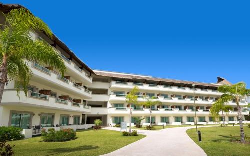 Deluxe con vistas parciales al mar del hotel Bluebay Grand Esmeralda All Inclusive. Foto 4
