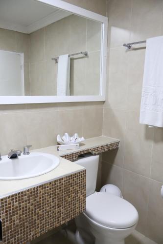 Habitación Doble con vistas al jardín del hotel El Dorado. Foto 4