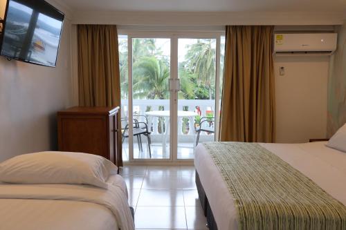 Habitación Familiar con vistas al mar del hotel El Dorado. Foto 4