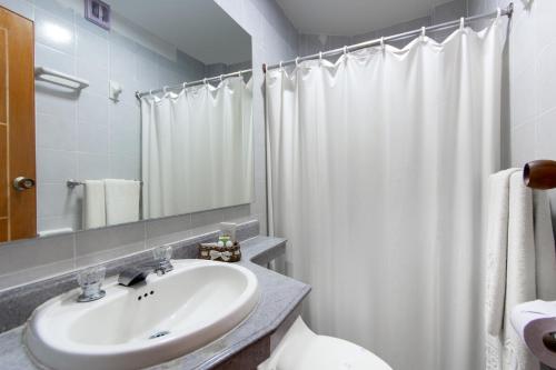 Habitación Doble Estándar del hotel Playa Club. Foto 4