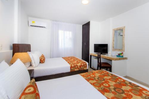 Habitación cuádruple del hotel Playa Club. Foto 1