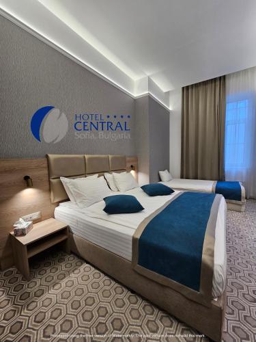 Habitación Triple Clásica del hotel Central Sofia. Foto 1