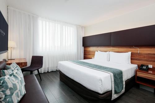 Habitación Doble del hotel Eurostars Embassy. Foto 6