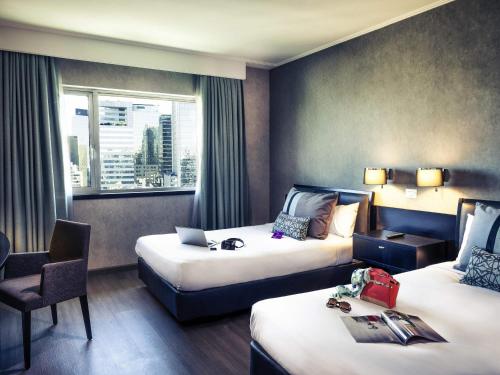 Habitación Superior con 2 camas dobles del hotel Mercure Santiago Centro. Foto 11