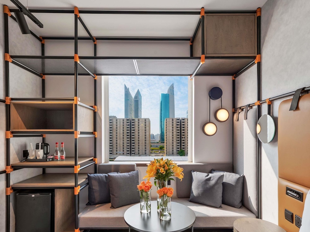 Habitación estándar con una cama doble del hotel Ibis World Trade Centre Dubai. Foto 5
