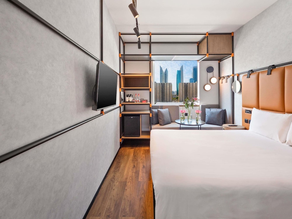Habitación estándar con una cama doble del hotel Ibis World Trade Centre Dubai. Foto 6