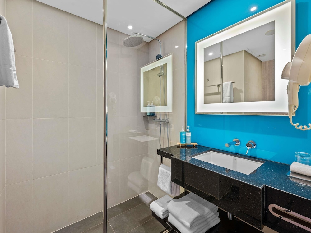 Habitación Superior con Dos Camas Individuales del hotel Novotel World Trade Centre. Foto 5