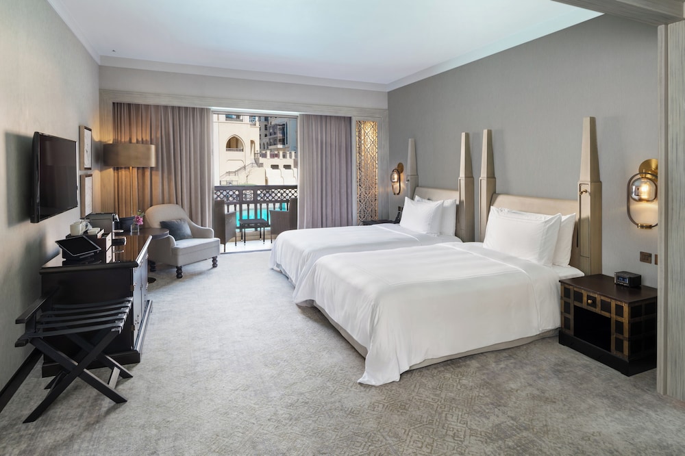 Deluxe Room Lake View - Ultimate Staycation with Attraction Tickets & Kids Go Free del hotel Palace Downtown. Foto 1
