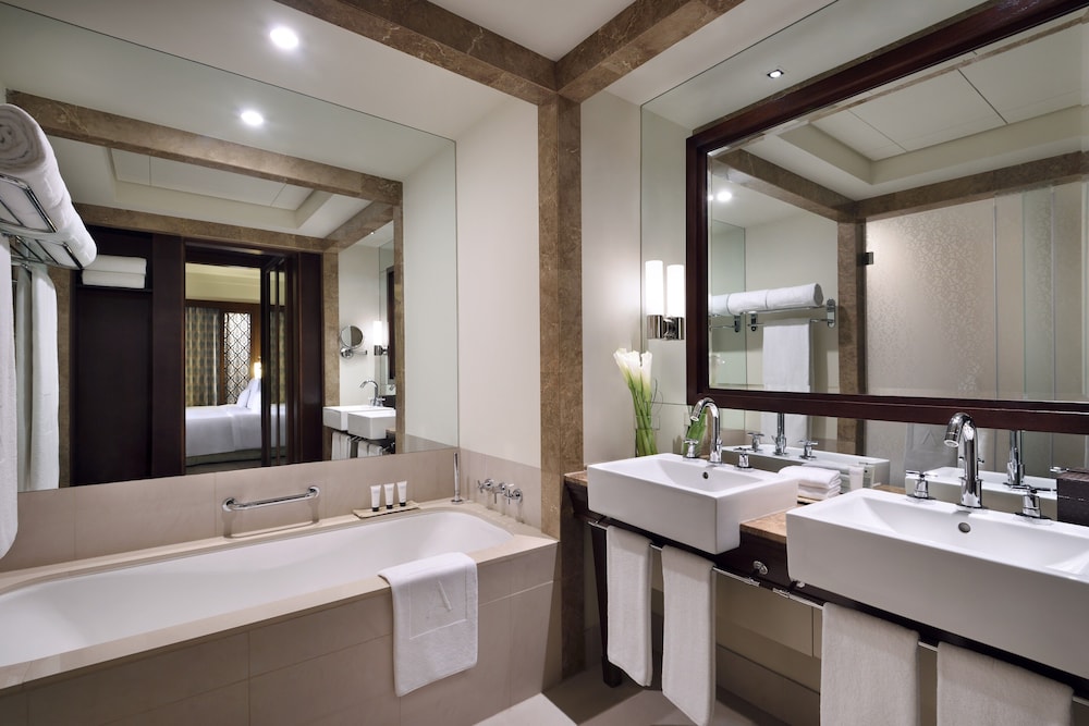 Deluxe Lake View Room del hotel Palace Downtown. Foto 4