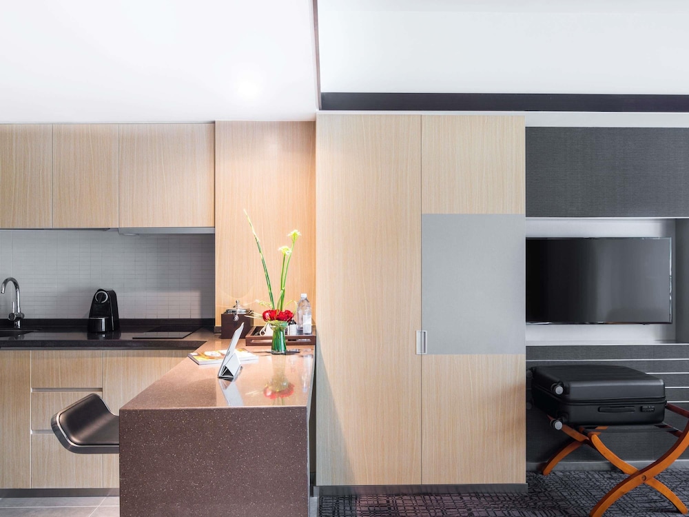 Habitación superior, 2 camas individuales, vistas a la ciudad del hotel Grand Mercure Shanghai Hongqiao. Foto 5