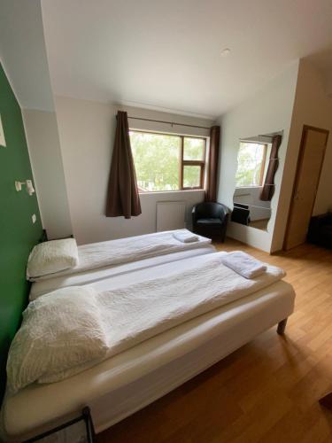 Habitación Cuádruple con baño privado del hotel Hörgsland Guesthouse. Foto 1