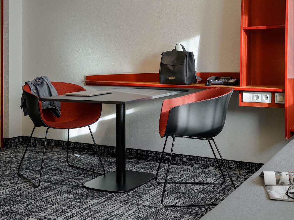 Suite de categoría superior del hotel Novotel Suites München Parkstadt Schwabing. Foto 1