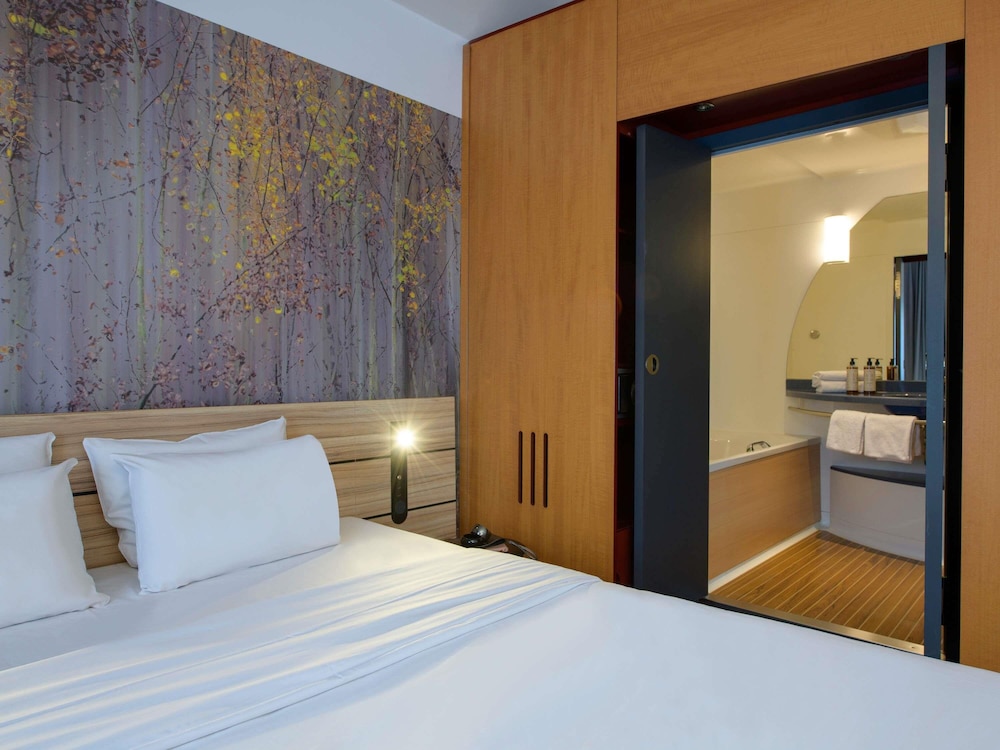 Suite de categoría superior del hotel Novotel Suites München Parkstadt Schwabing. Foto 5