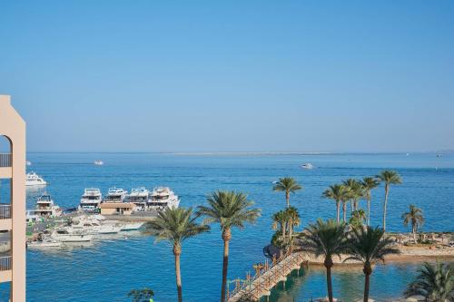 Habitación Doble Deluxe con balcón y vistas al mar - 2 camas del hotel Hurghada Marriott Beach Resort. Foto 4