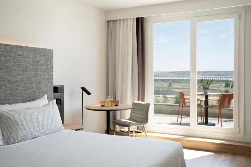 La Habitación Innside con terraza del hotel INNSiDE by Meliá Madrid Valdebebas. Foto 1