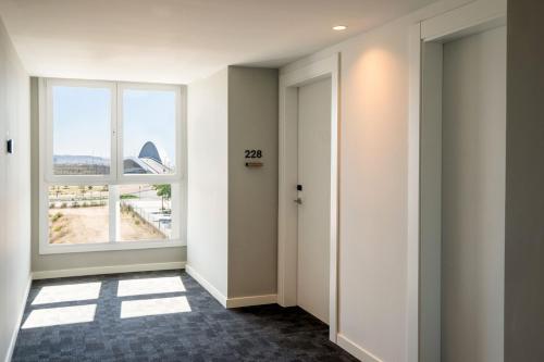 La Habitación Apartamento Madrid comunicada + La Habitación Innside del hotel INNSiDE by Meliá Madrid Valdebebas. Foto 5