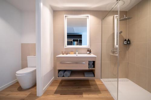 La Habitación Estudio comunicada + La Habitación Innside del hotel INNSiDE by Meliá Madrid Valdebebas. Foto 1