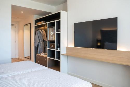 La Habitación Estudio comunicada + La Habitación Innside del hotel INNSiDE by Meliá Madrid Valdebebas. Foto 4