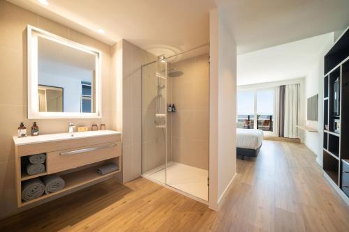La Habitación Innside con terraza del hotel INNSiDE by Meliá Madrid Valdebebas. Foto 10