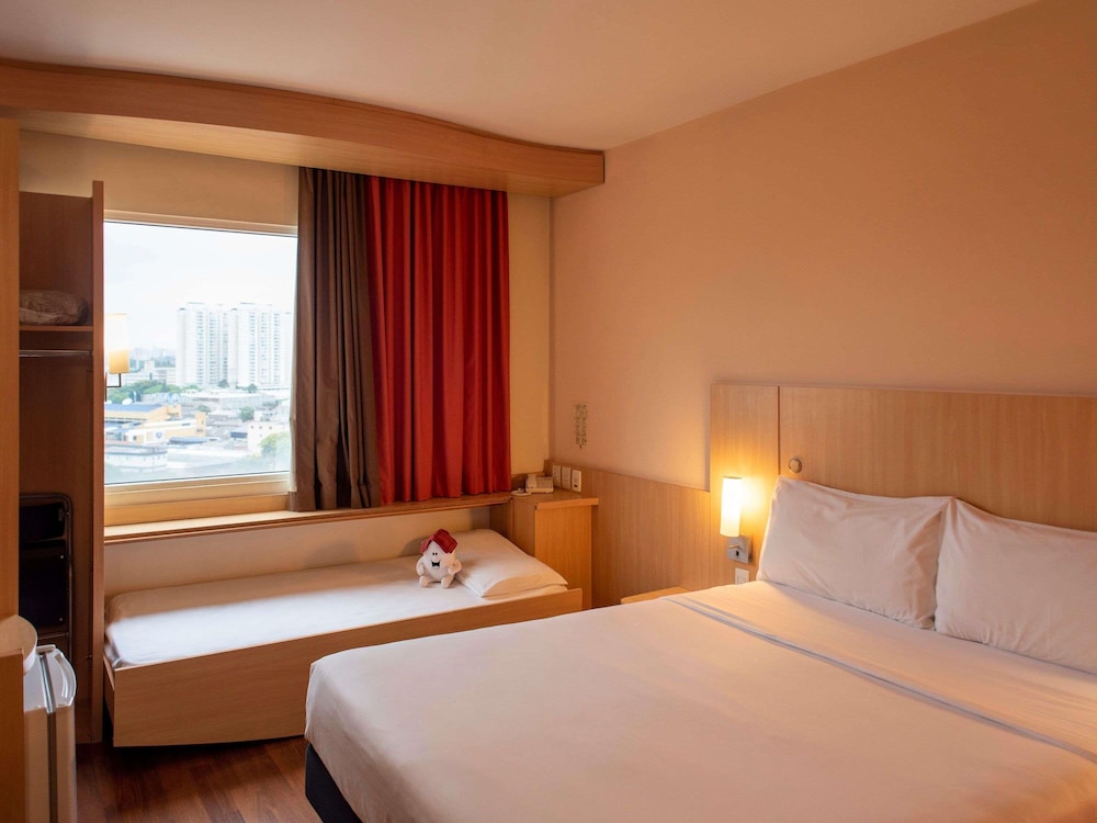 Habitación estándar con 1 cama doble y 1 cama para niño del hotel ibis São Paulo Barra Funda