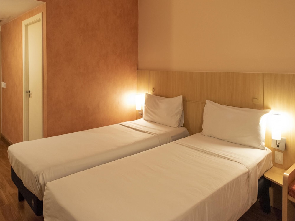 Apartamento estándar con dos camas individuales del hotel ibis São Paulo Barra Funda. Foto 1