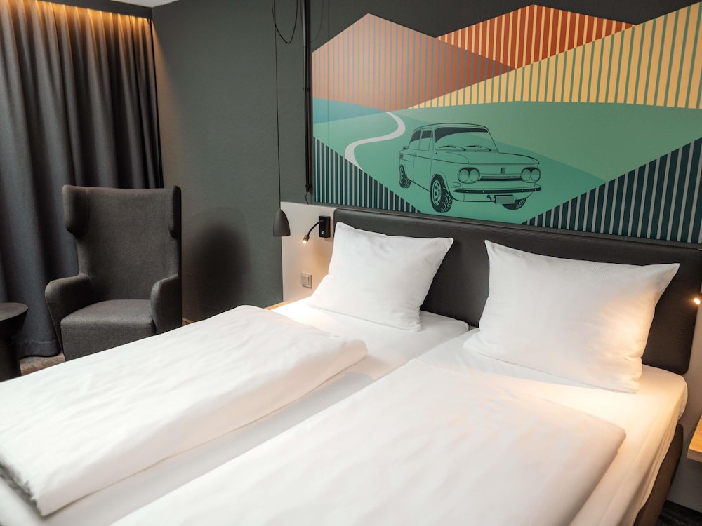 Habitación Superior con 1 cama doble del hotel ibis Styles Neckarsulm. Foto 5