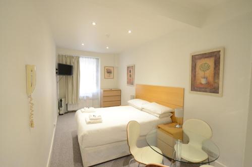 Habitación Doble Estándar del hotel Amber Residence. Foto 5