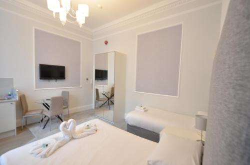 Habitación Triple Executive del hotel Amber Residence. Foto 4