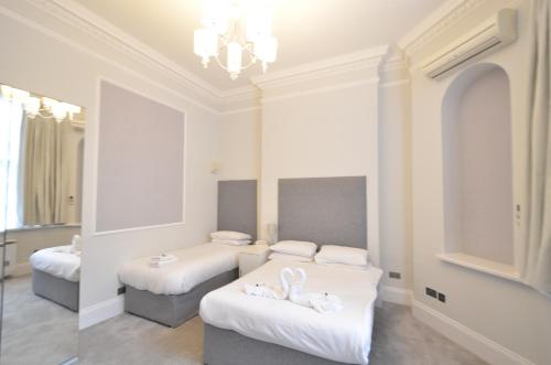 Habitación Triple Executive del hotel Amber Residence. Foto 7