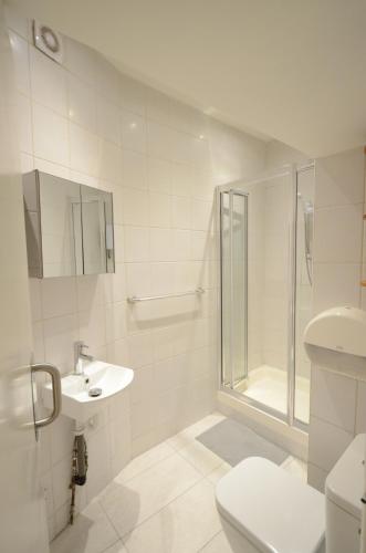Habitación Doble Estándar del hotel Amber Residence. Foto 8