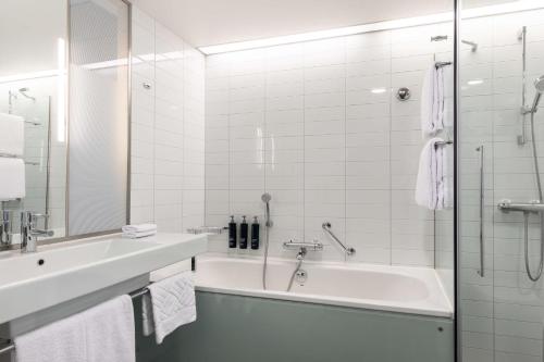 Suite Junior del hotel Hilton Helsinki Airport. Foto 5