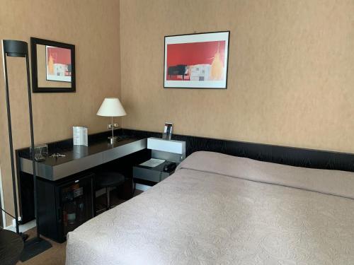 Habitación Triple del hotel Hôtel Alison. Foto 1