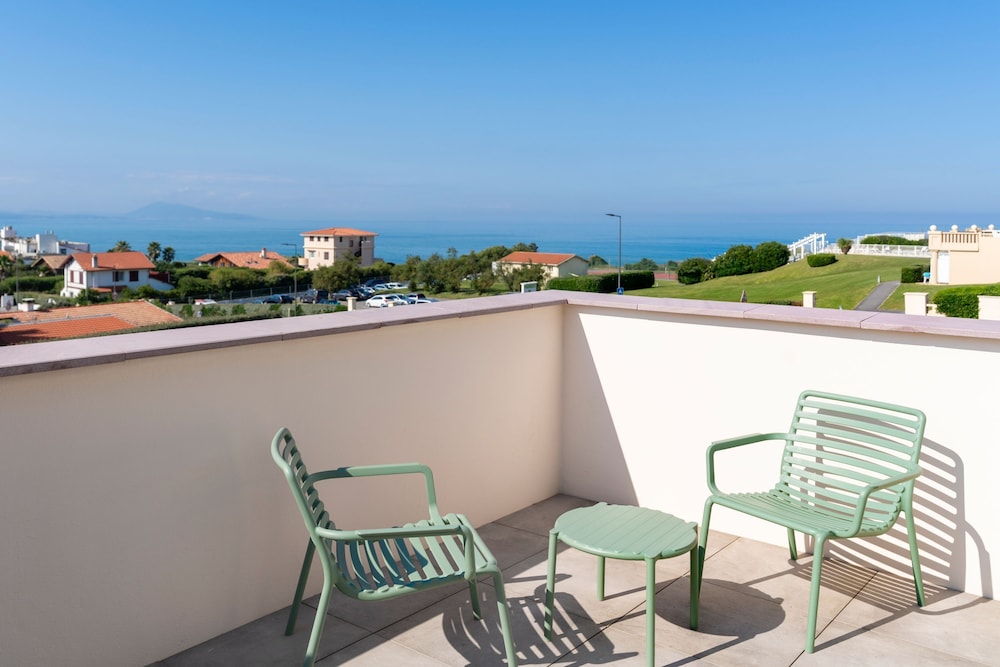 Habitación Confort - 1 cama doble o 2 camas individuales - vistas al mar y terraza del hotel ibis Styles Biarritz Plage. Foto 1