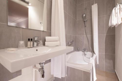 Habitación Doble Superior del hotel Londres Saint-Honoré. Foto 2