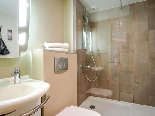 Habitación Doble Estándar del hotel Ibis Bordeaux Centre Gare Saint Jean Euratlantique. Foto 7