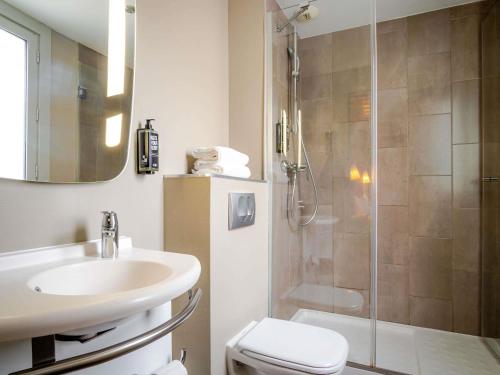 Habitación Doble Estándar - 2 camas del hotel Ibis Bordeaux Centre Gare Saint Jean Euratlantique. Foto 2