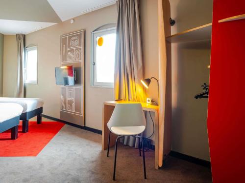 Habitación Doble Estándar - 2 camas del hotel Ibis Bordeaux Centre Gare Saint Jean Euratlantique. Foto 4