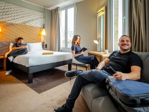 Superior Double Room with One Double Bed and One Double Sofa Bed del hotel Ibis Bordeaux Centre Gare Saint Jean Euratlantique. Foto 2