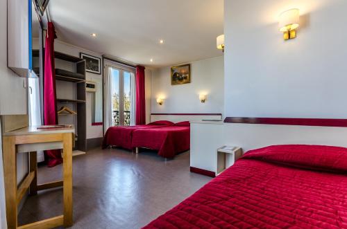 Habitación Triple del hotel Avenir Montmartre. Foto 1