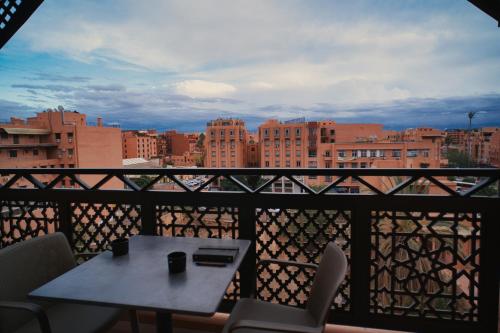 Habitación Doble Deluxe con vistas a la piscina - 1 o 2 camas del hotel Diwane and Spa Marrakech. Foto 21