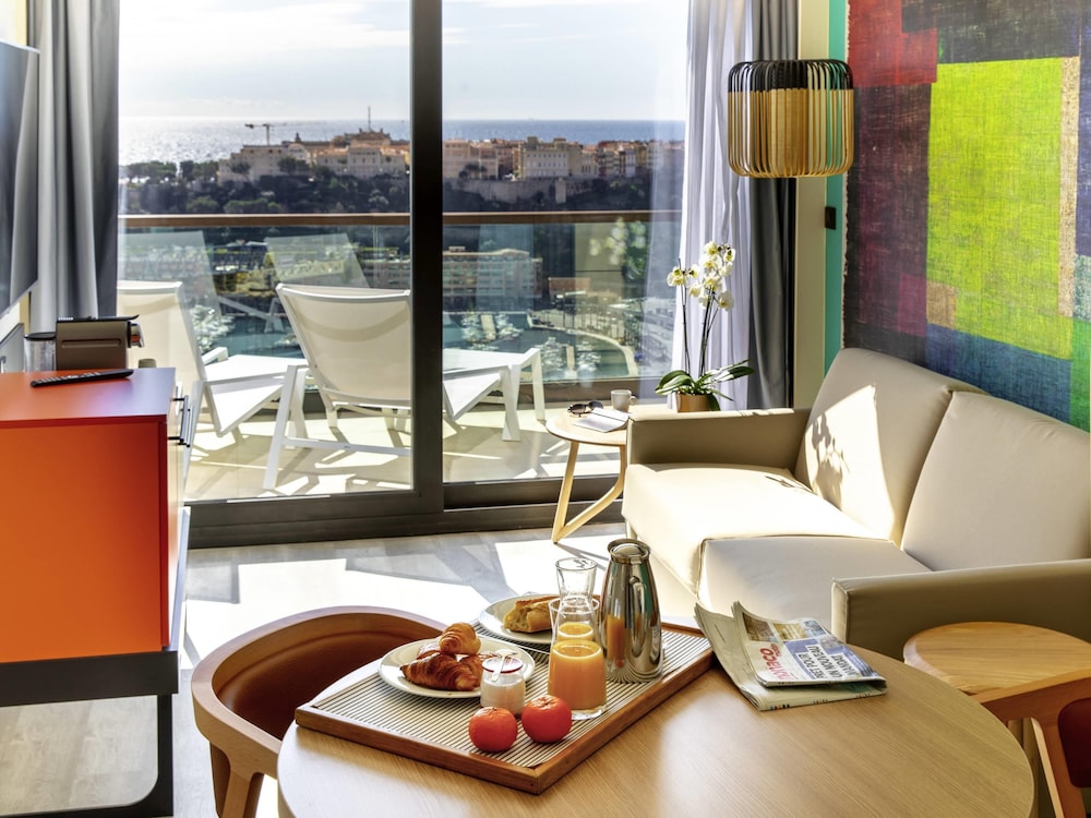 Suite junior, 1 cama de matrimonio grande con sofá cama, terraza, vistas al mar (Riviera) del hotel Novotel Monte Carlo