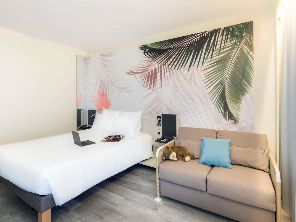 Habitación superior, 1 cama doble con sofá cama (Riviera) del hotel Novotel Monte Carlo